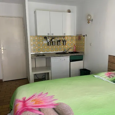 Kitchenette Avec Petite Terrasse * Les Lecques